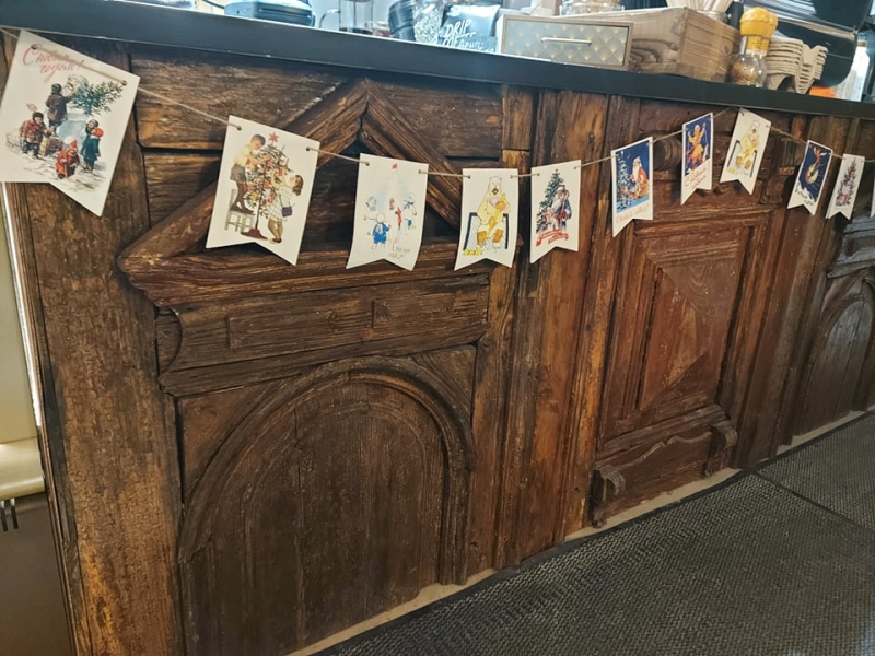 Старинные двери украсили барную стойку калужской кофейни Тайны Старой Калуги